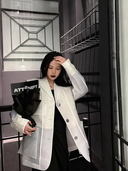 Hoa hồng đen và cô gái 2