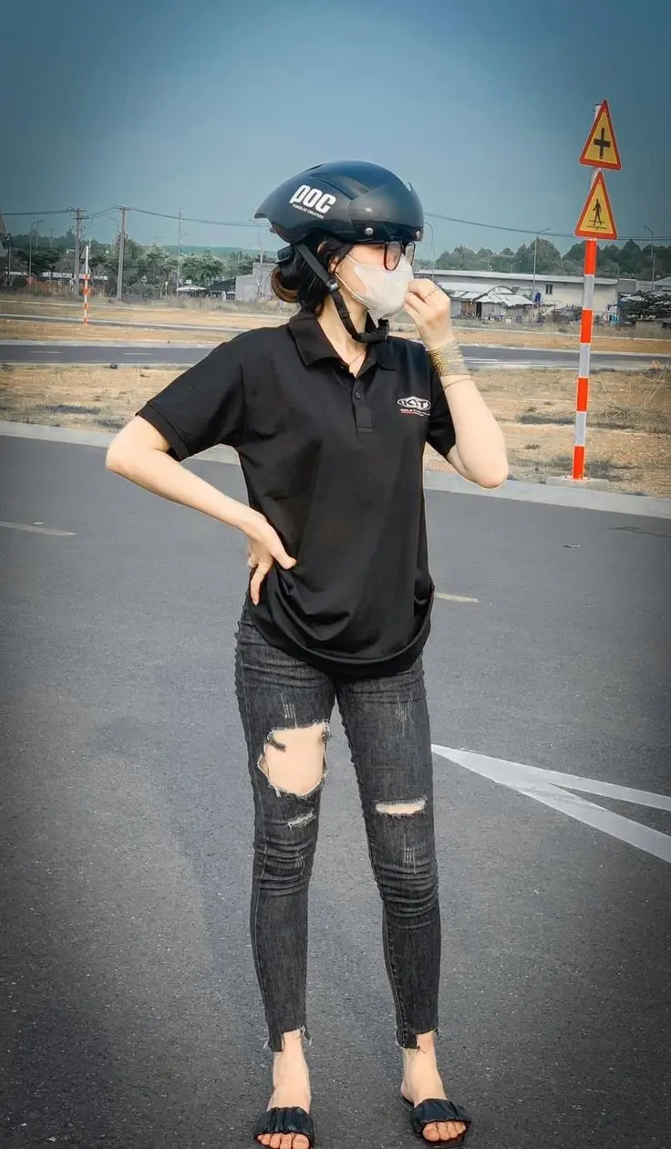 ảnh gái xinh đeo kính che mặt 20