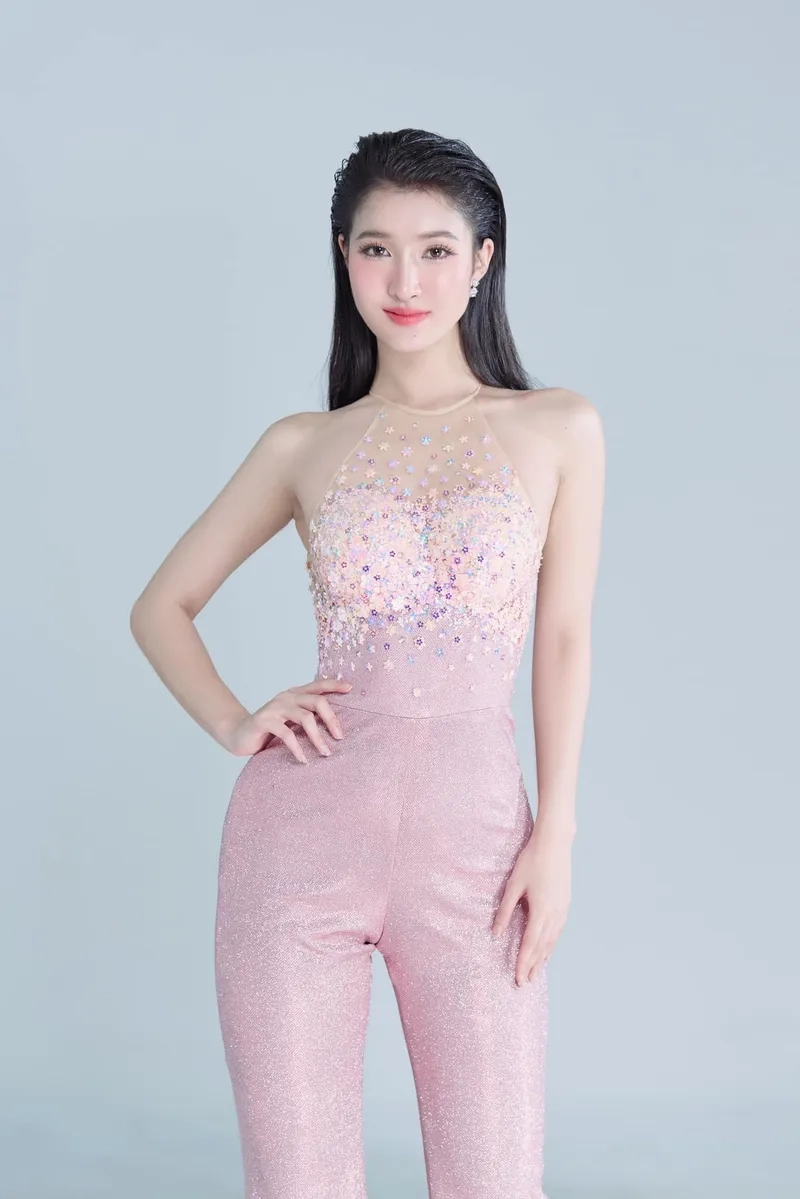 Á hậu Phương Nhi ig qua ảnh Instagram thời thượng