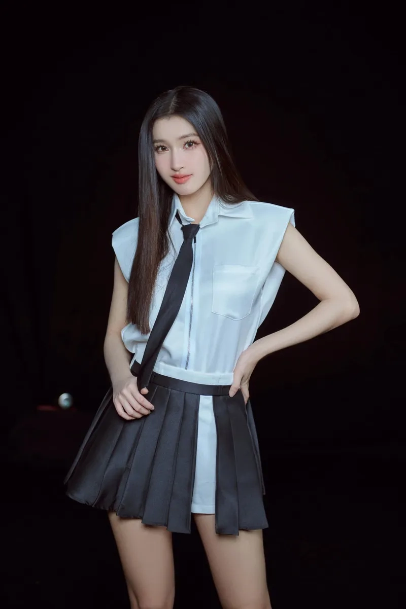 Á hậu Phương Nhi lấy ai qua ảnh khoảnh khắc tình yêu
