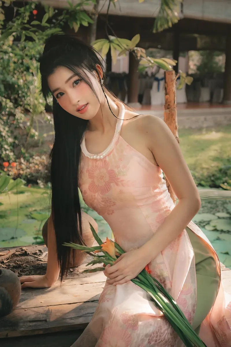 Á hậu Phương Nhi đăng quang qua ảnh vương miện rực rỡ