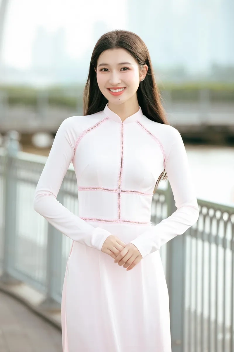 Á hậu Phương Nhi hẹn hò qua ảnh khoảnh khắc lãng mạn