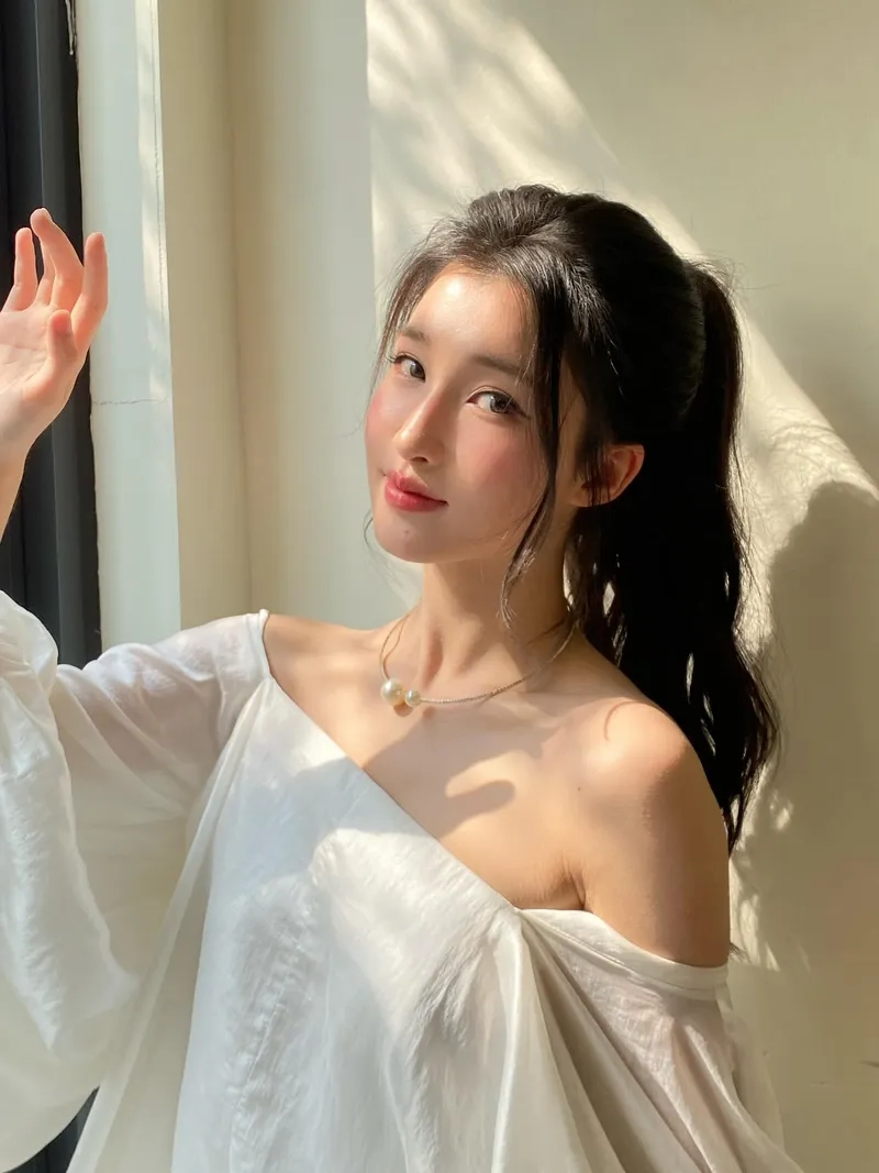 Á hậu 2 Nguyễn Phương Nhi sinh năm bao nhiêu qua ảnh trẻ trung
