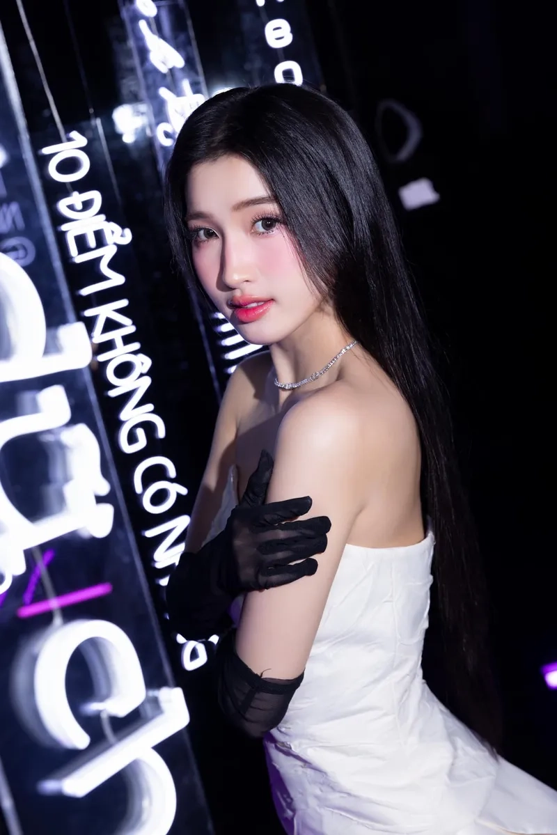 Á hậu Phương Nhi học trường gì qua ảnh Đại học Luật