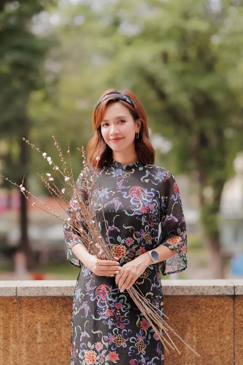 Hát karaoke Ái Phương để thăng hoa cùng những bản hit