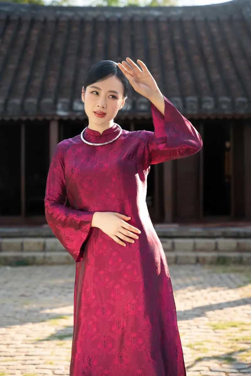 Tìm hiểu diễn viên Angela Phương Trinh và hành trình nghệ thuật