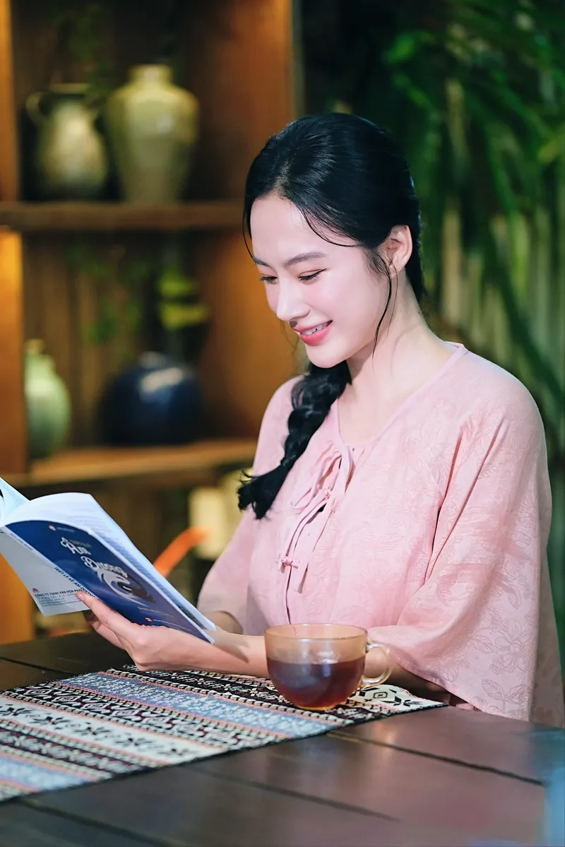 Theo dõi Angela Phương Trinh instagram để xem ảnh hot nhất