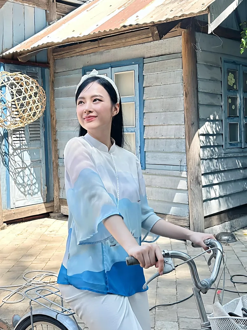 Xem Angela Phương Trinh mới nhất qua loạt ảnh siêu chất