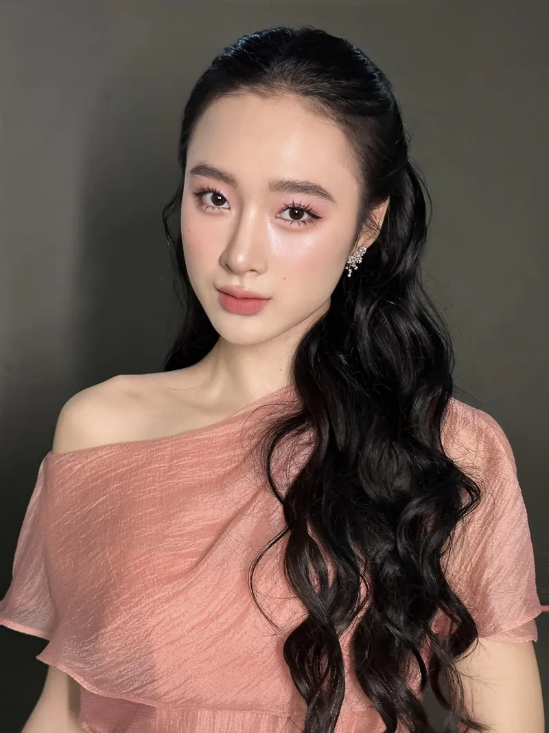 Angela Phương Trinh cao bao nhiêu? Bí mật chiều cao thật