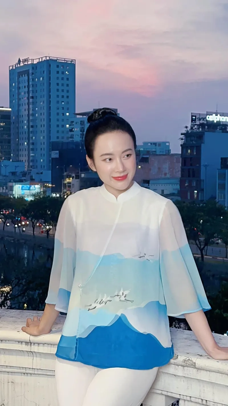 Khám phá Angela Phương Trinh chiều cao qua ảnh thời trang