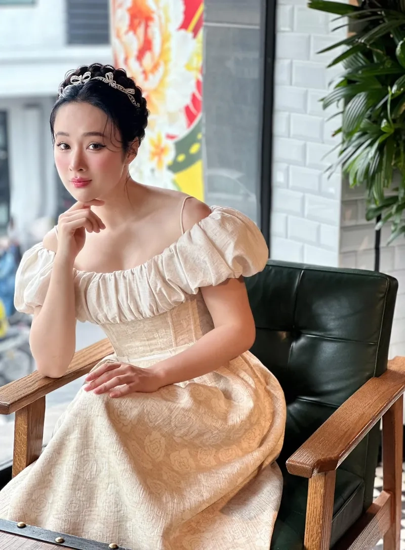 Nghe các bài hát trong Angela Phương Trinh qua ảnh sân khấu
