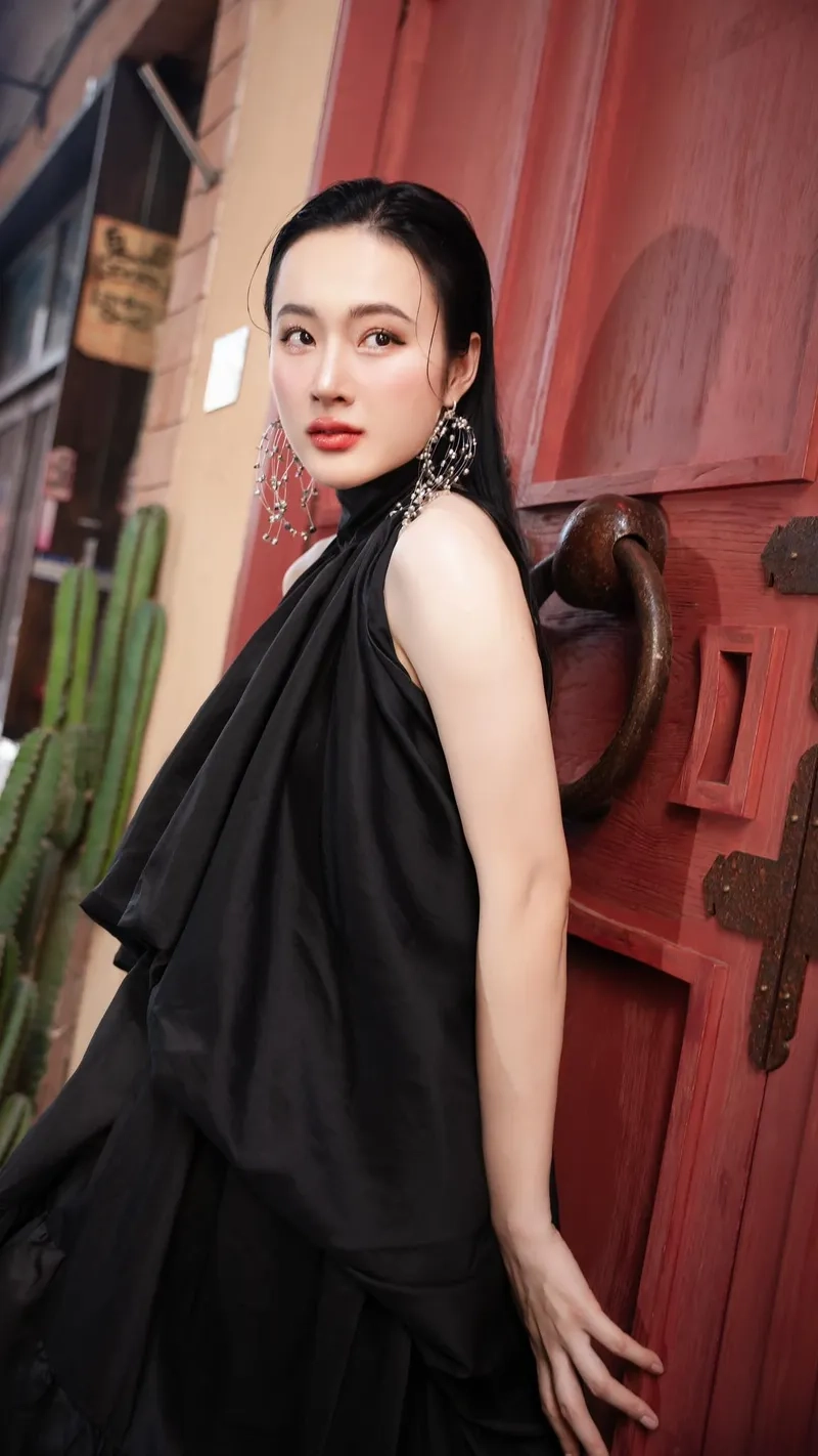Chiêm ngưỡng body Angela Phương Trinh qua ảnh thời trang