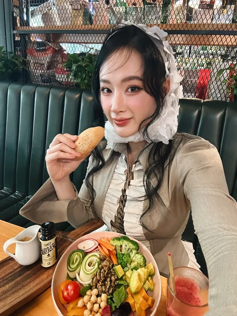Nghe Angela Phương Trinh hát qua những bức ảnh sân khấu
