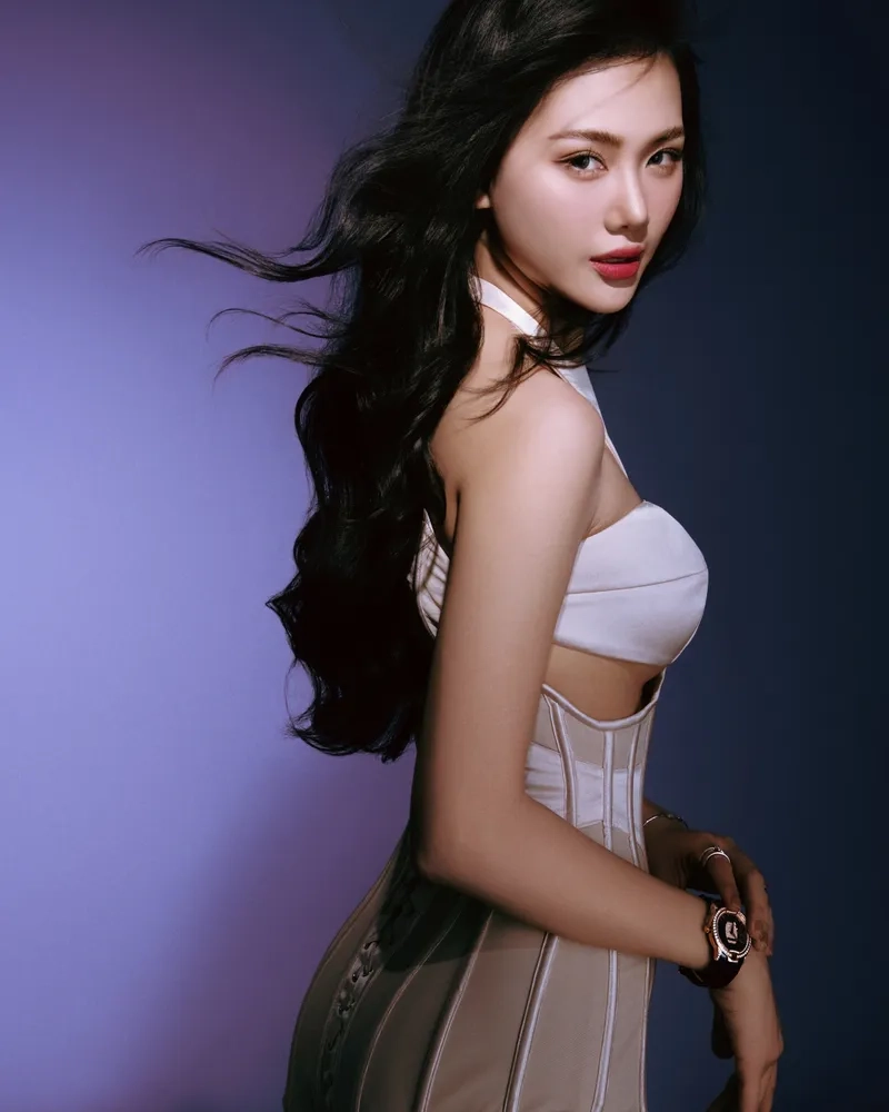 Ngắm Quỳnh Hoa tỏa sáng trong bộ ảnh mới nhất