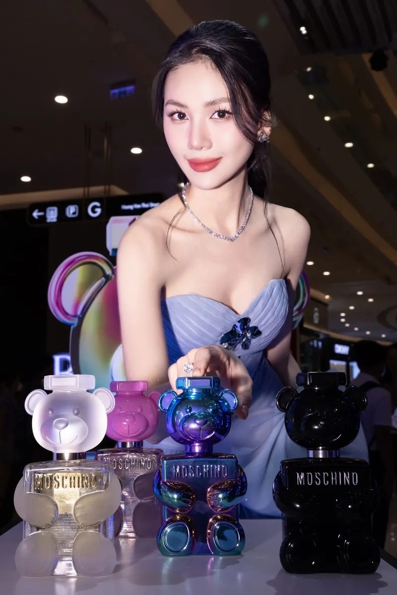 Quỳnh Hoa hoa hậu nhan sắc và tài năng hội tụ