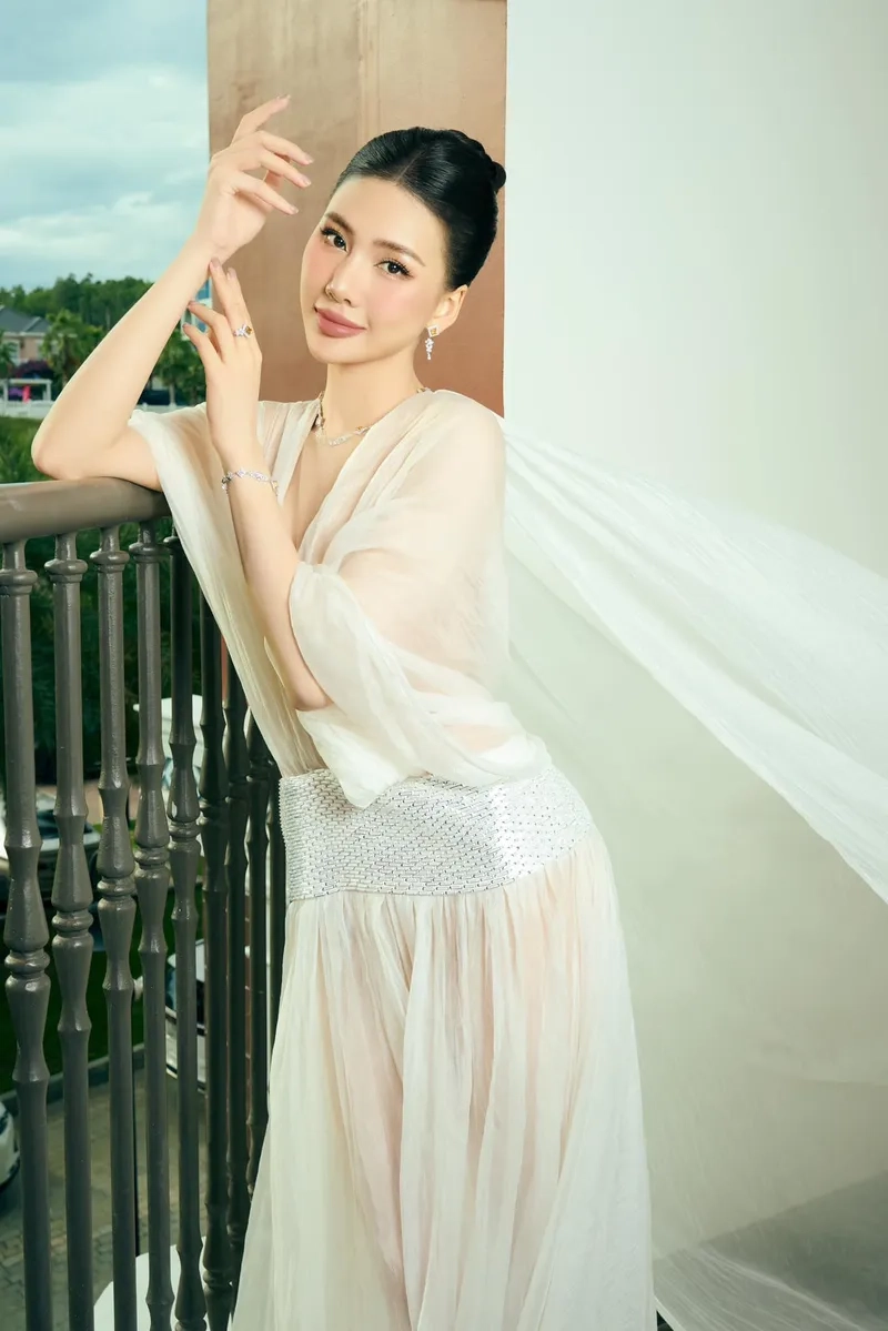 Bùi Quỳnh Hoa thuộc công ty nào đơn vị quản lý cô nàng