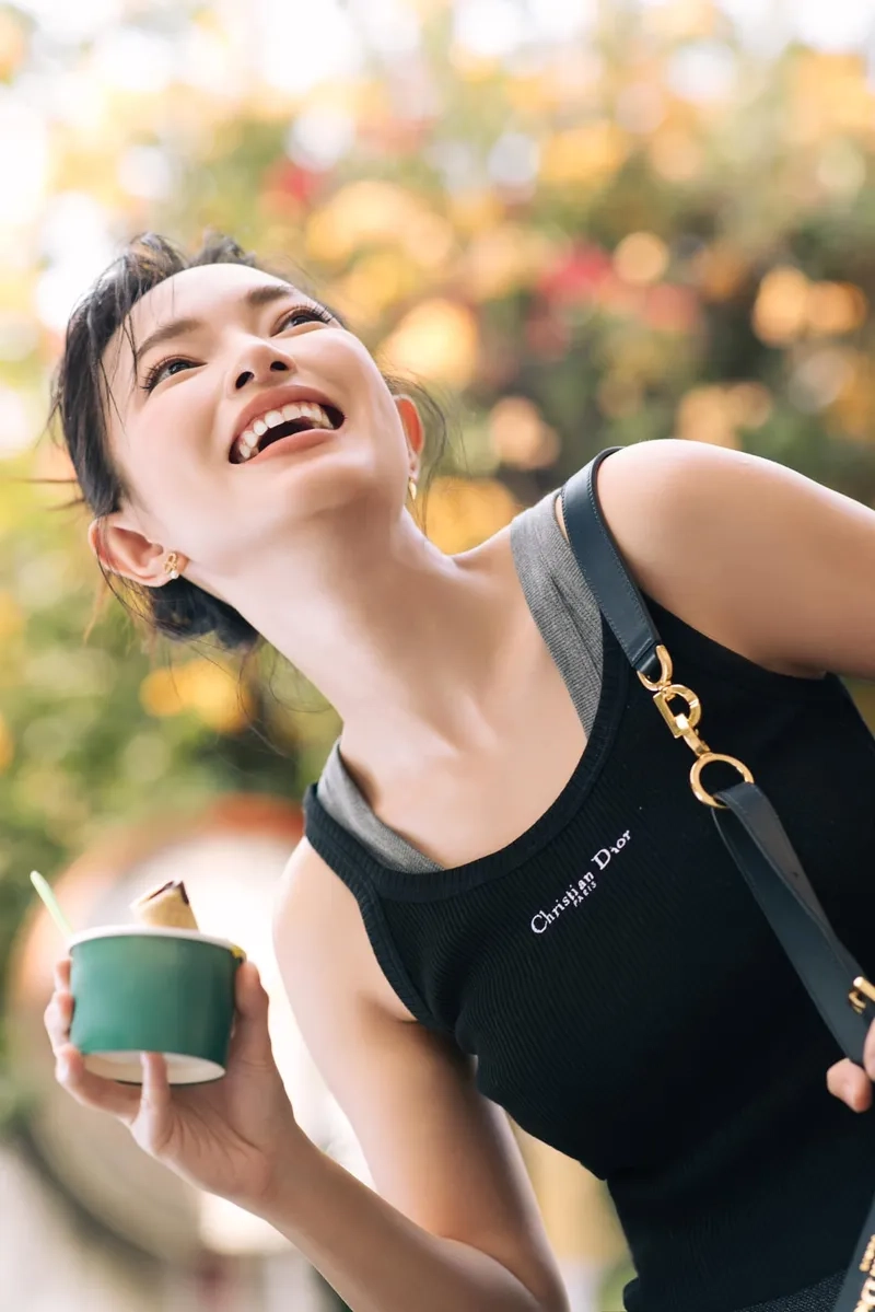 Châu Bùi cao nhưng thần thái mới là điểm nhấn của cô