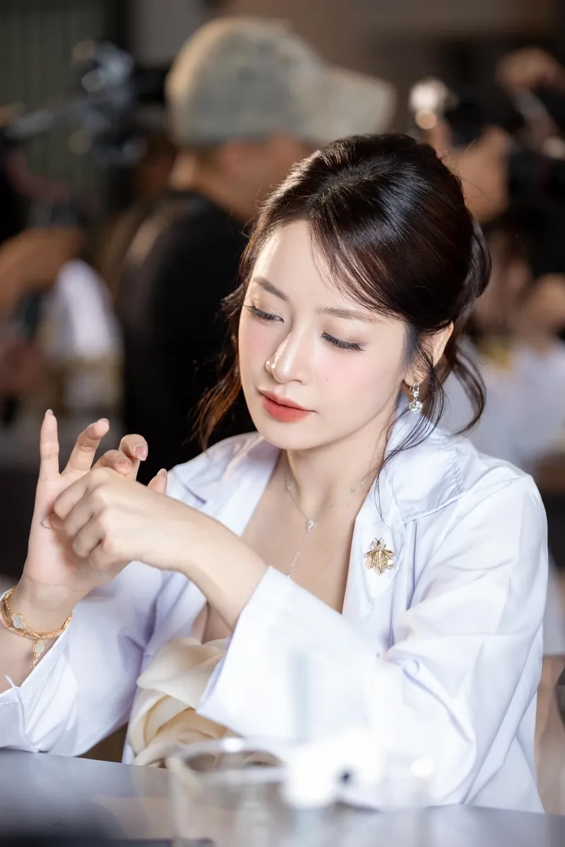 Tìm hiểu Chi Pu tên thật qua bộ ảnh độc đáo và sáng tạo