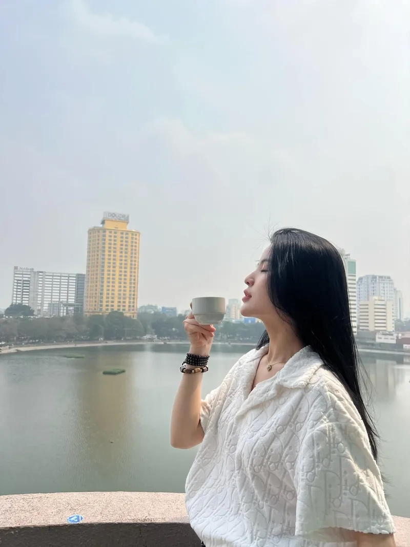 Ngắm Chu Thanh Huyền ngày xưa với nhan sắc tự nhiên