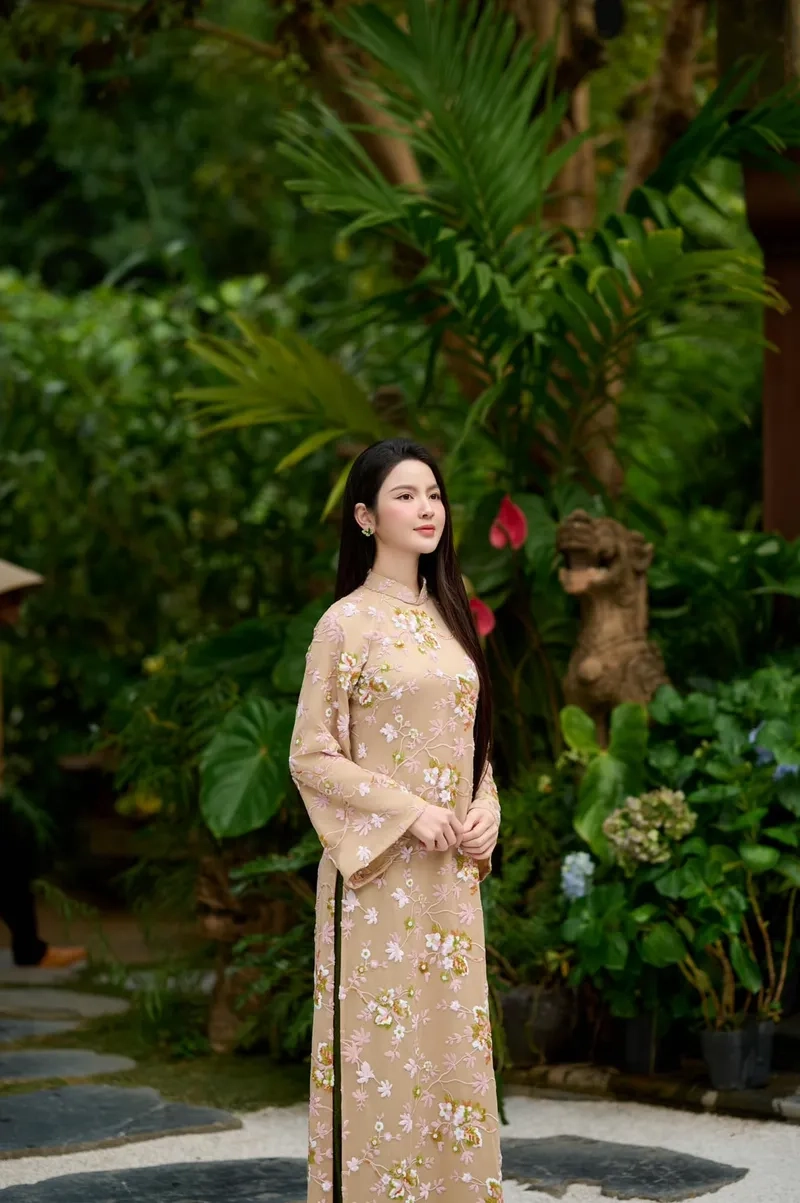 Chu Thanh Huyền bán hàng online hot girl TikTok triệu follow