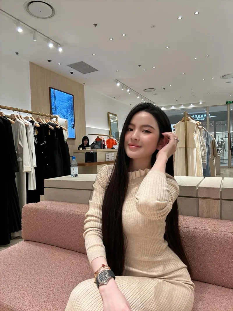 Chu Thanh Huyền chiều cao 1m60 với vóc dáng cân đối