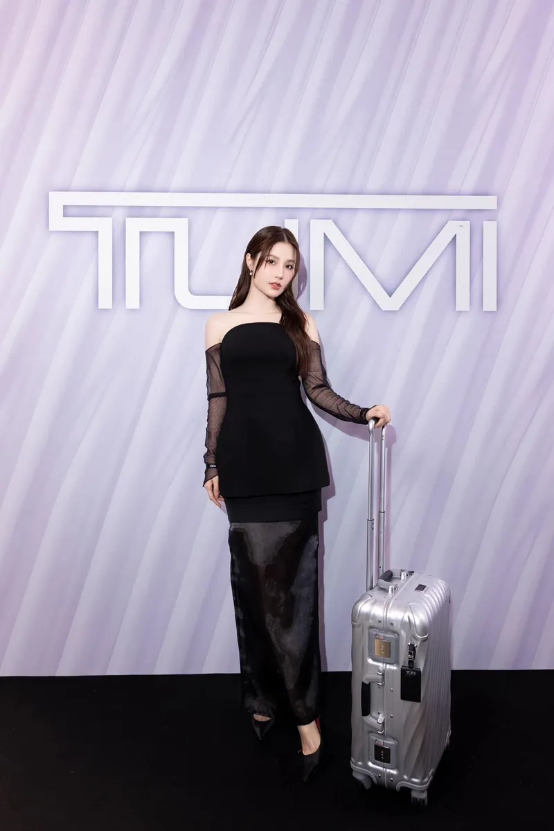 Diễm My 9x 7 nụ cười xuân mang đến tiếng cười rộn ràng