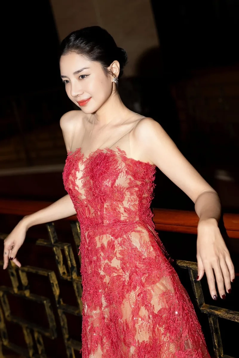 Diễn viên Minh Khuê Instagram khoe phong cách thời thượng