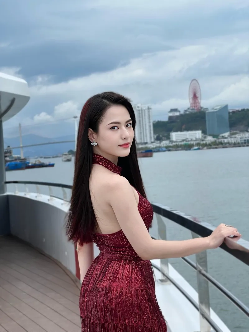 Tìm hiểu tiểu sử diễn viên Việt Hoa đầy thú vị ngay hôm nay