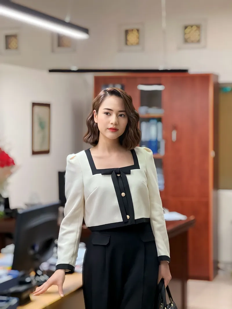 Ngắm hình ảnh diễn viên Việt Hoa đẹp lung linh qua từng shoot ảnh