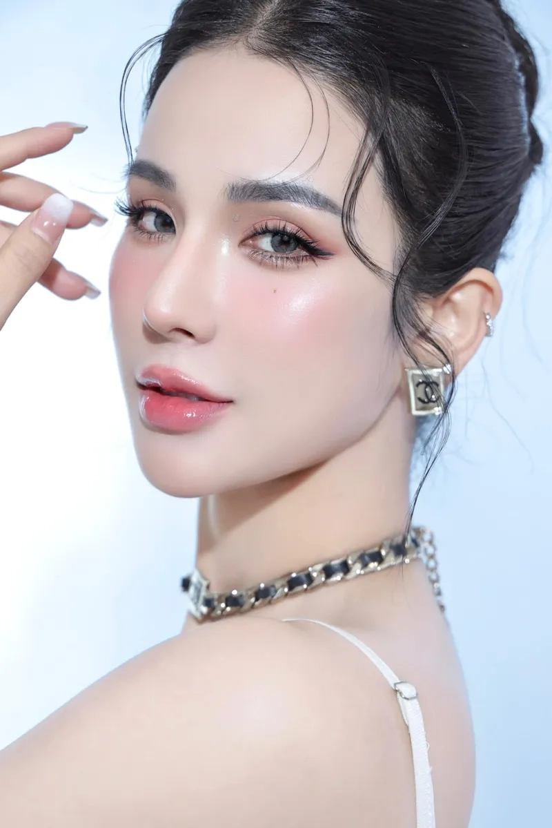 Diệp Lâm Anh học trường nào để có học vấn nổi bật