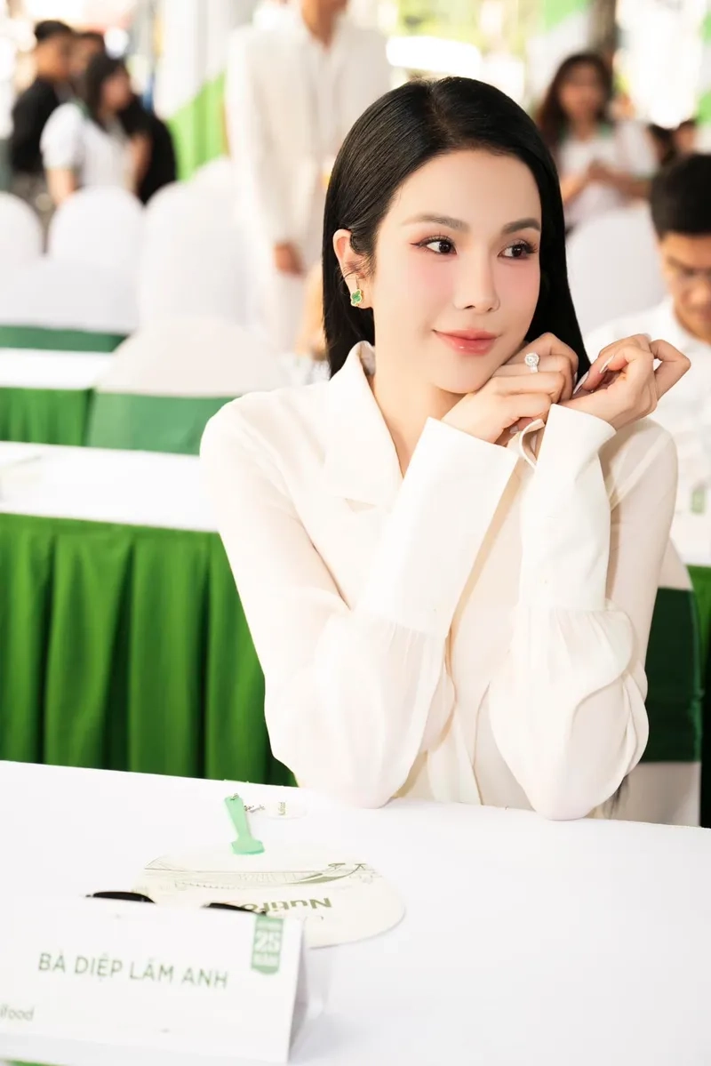 Nghe ngay Diệp Lâm Anh bài hát mới nhất hôm nay