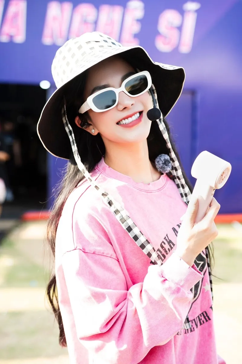 Theo dõi Diệp Lâm Anh instagram để xem ảnh đẹp
