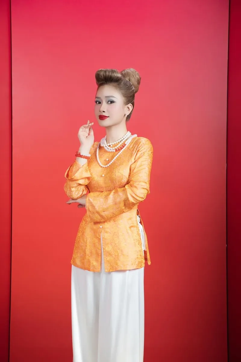 Xem chiếc khăn piêu Dương Hoàng Yến qua ảnh MV dân gian