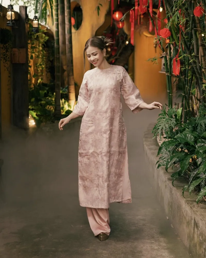 Dương Hoàng Yến bao nhiêu tuổi? Xem ảnh và thông tin mới