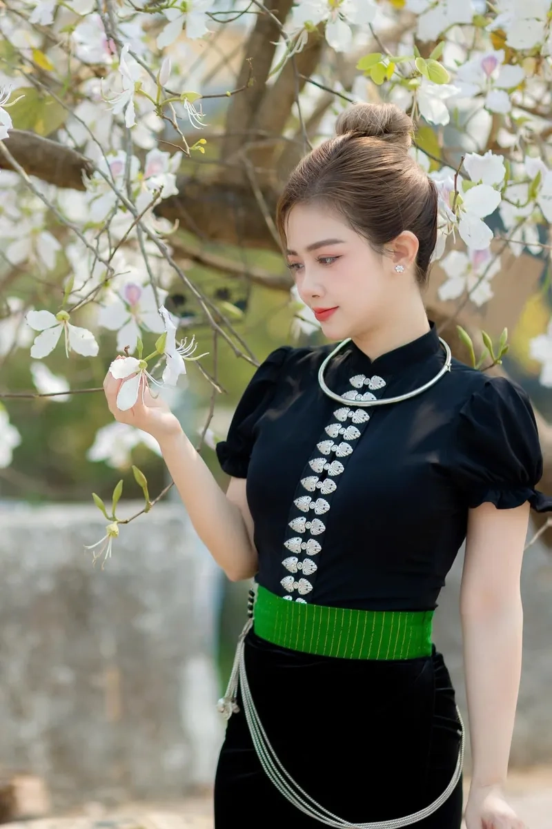 Dương Hoàng Yến cao bao nhiêu? Xem ảnh và chiều cao thật