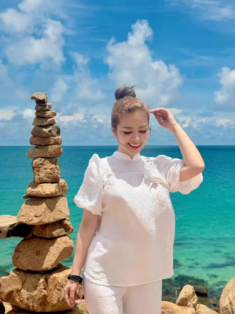 Tìm hiểu Dương Hoàng Yến bị loại qua ảnh The Voice kịch tính