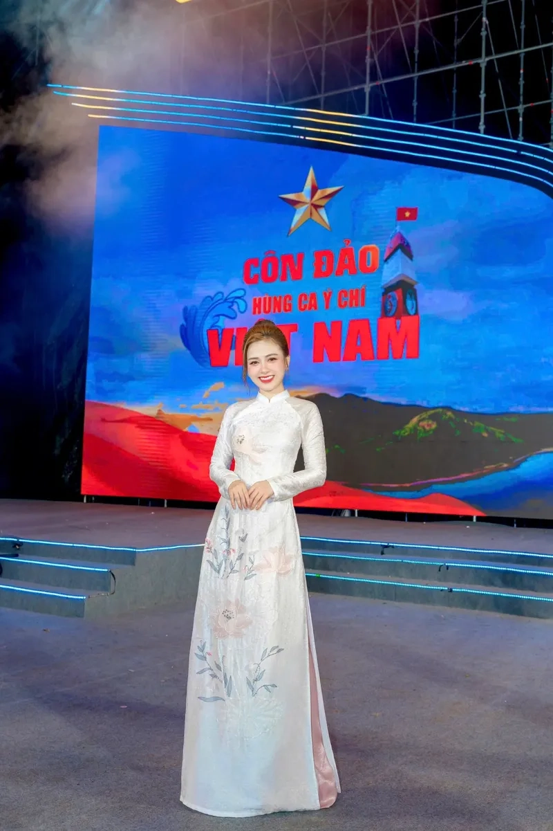 Dương Hoàng Yến dạy trường nào? Xem ảnh lớp học thanh nhạc
