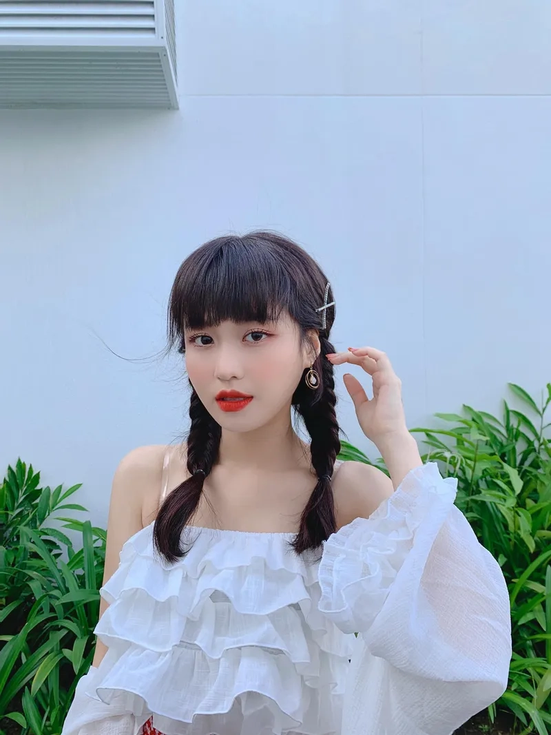 Khám phá tiểu sử Han Sara đầy thú vị qua những bức ảnh độc đáo