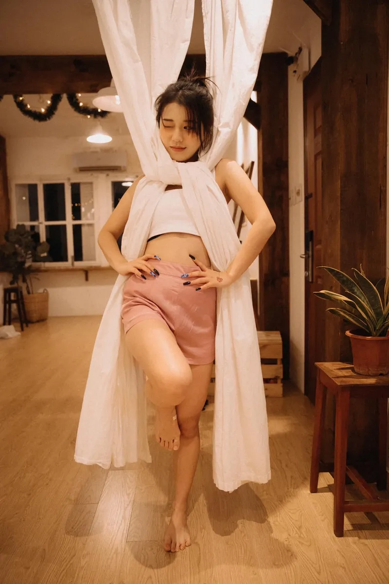 It's Alright Han Sara mang giai điệu vui tươi qua ảnh rực rỡ