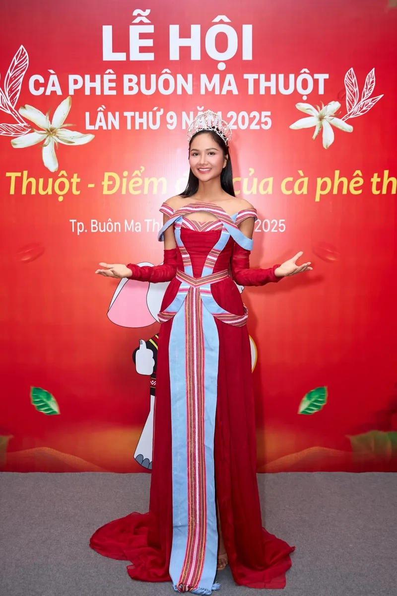 H'Hen Niê được giữ vương miện và câu chuyện truyền cảm hứng