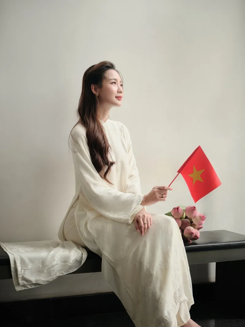 Lê Nguyễn Bảo Ngọc đăng quang hoa hậu liên lục địa đầy tự hào