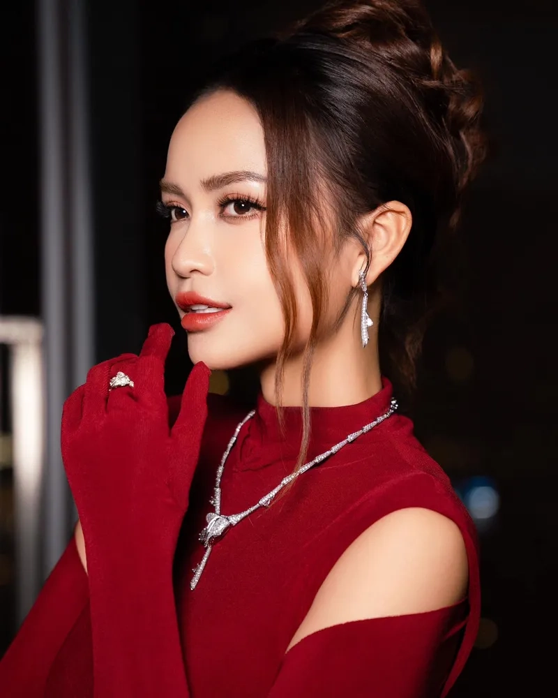 Hoa hậu Ngọc Châu sinh năm bao nhiêu và tuổi trẻ tài năng
