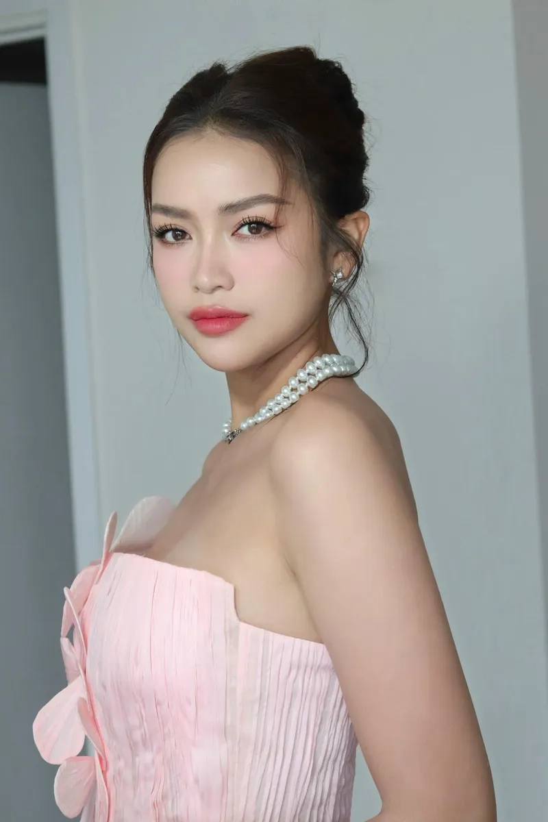Hoa hậu Ngọc Châu là ai từ người mẫu đến hoa hậu