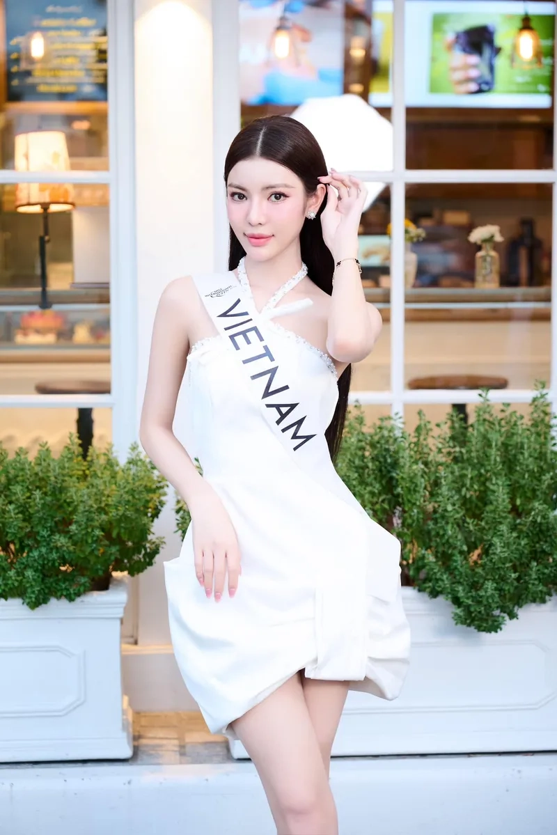 Bạn biết gì về hoa hậu Tường San là ai và hành trình đăng quang
