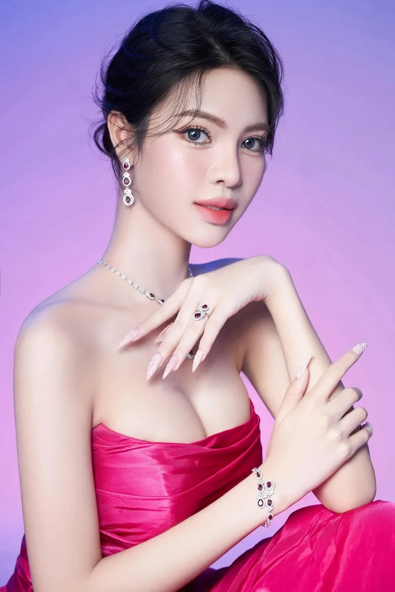 Tiểu sử hoa hậu Tường San đầy cảm hứng và nghị lực