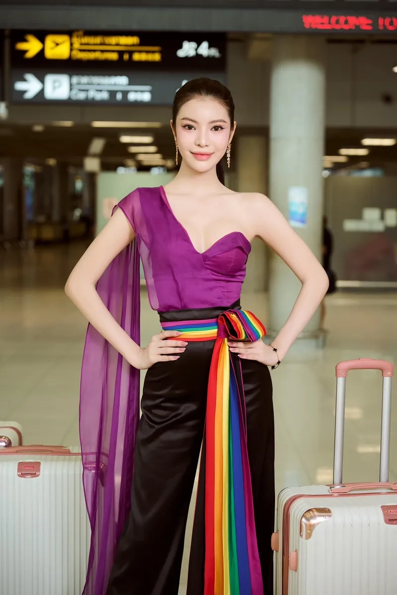 Hình ảnh hoa hậu Tường San ngày xưa khiến fan bất ngờ