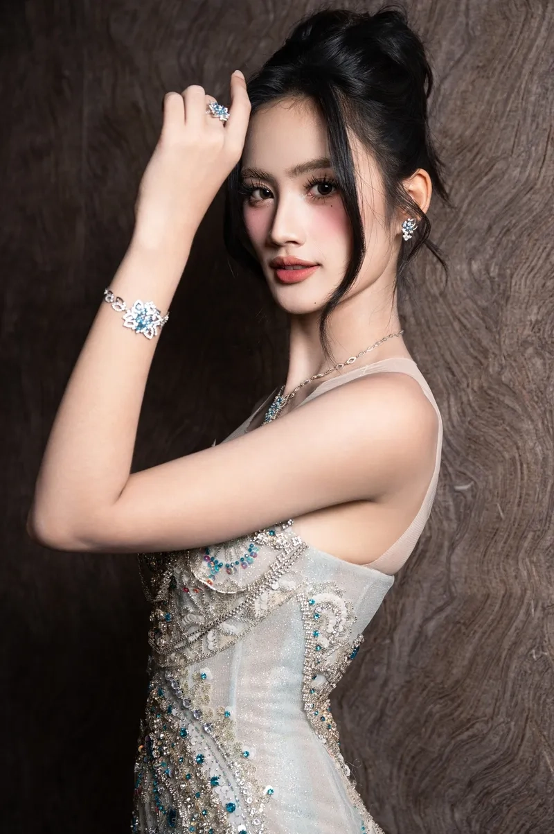Hoa hậu Ý Nhi thi Miss World với khí chất tự tin