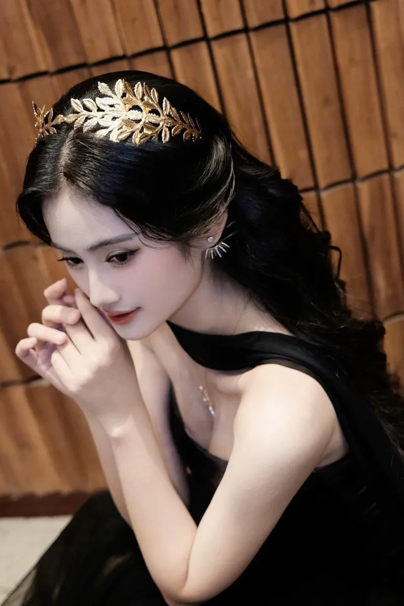 Tìm hiểu hoa hậu Ý Nhi Wikipedia để biết thêm chi tiết