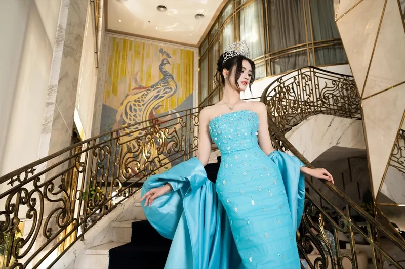 Drama hoa hậu Ý Nhi làm nóng các diễn đàn mạng xã hội
