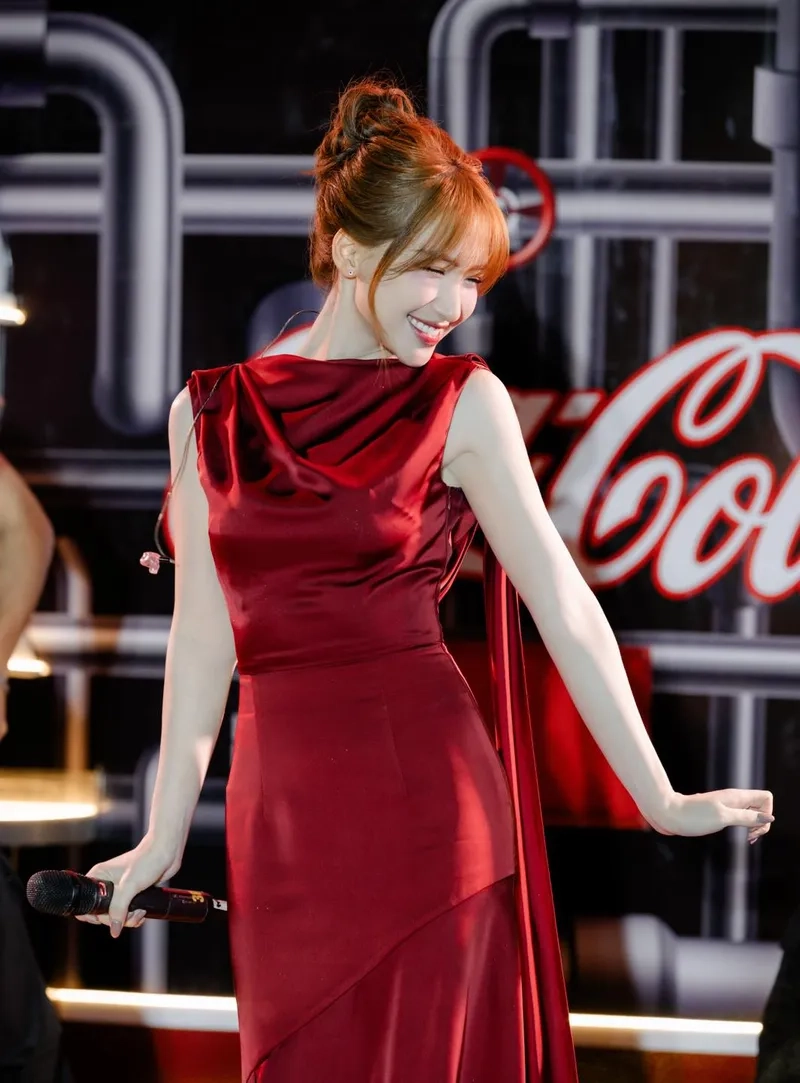 Chiều cao Hoà Minzy và phong cách trình diễn cuốn hút